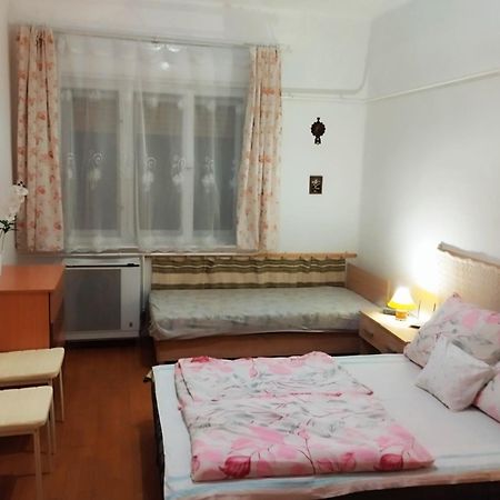 Abádi Karmazsin Ház Vila Abádszalók Exterior foto