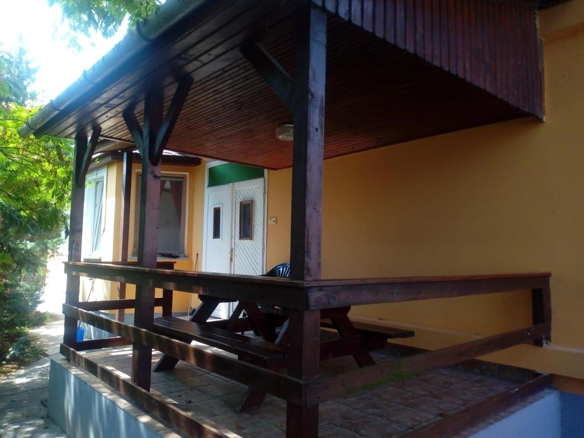 Abádi Karmazsin Ház Vila Abádszalók Exterior foto